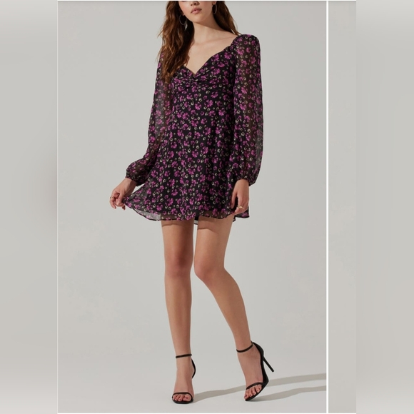 #151 ASTR the Label Floral back cutout long sleeve mini dress NWT - Picture 5 of 6